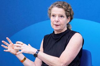 Ptejte se, proč chce vláda zrušit poplatky, potřeba to není, říká ředitelka švédského rozhlasu - Novinky